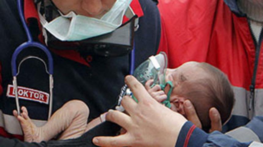 Annesinin t&uuml;k&uuml;r&uuml;ğ&uuml;yle hayatta kaldı!