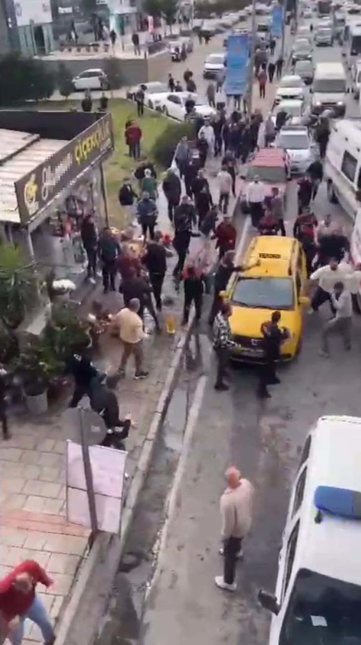 Yer: İzmir! Ortalık bir anda karıştı: Çiçekçiler de dahil oldu, yaralılar var G2