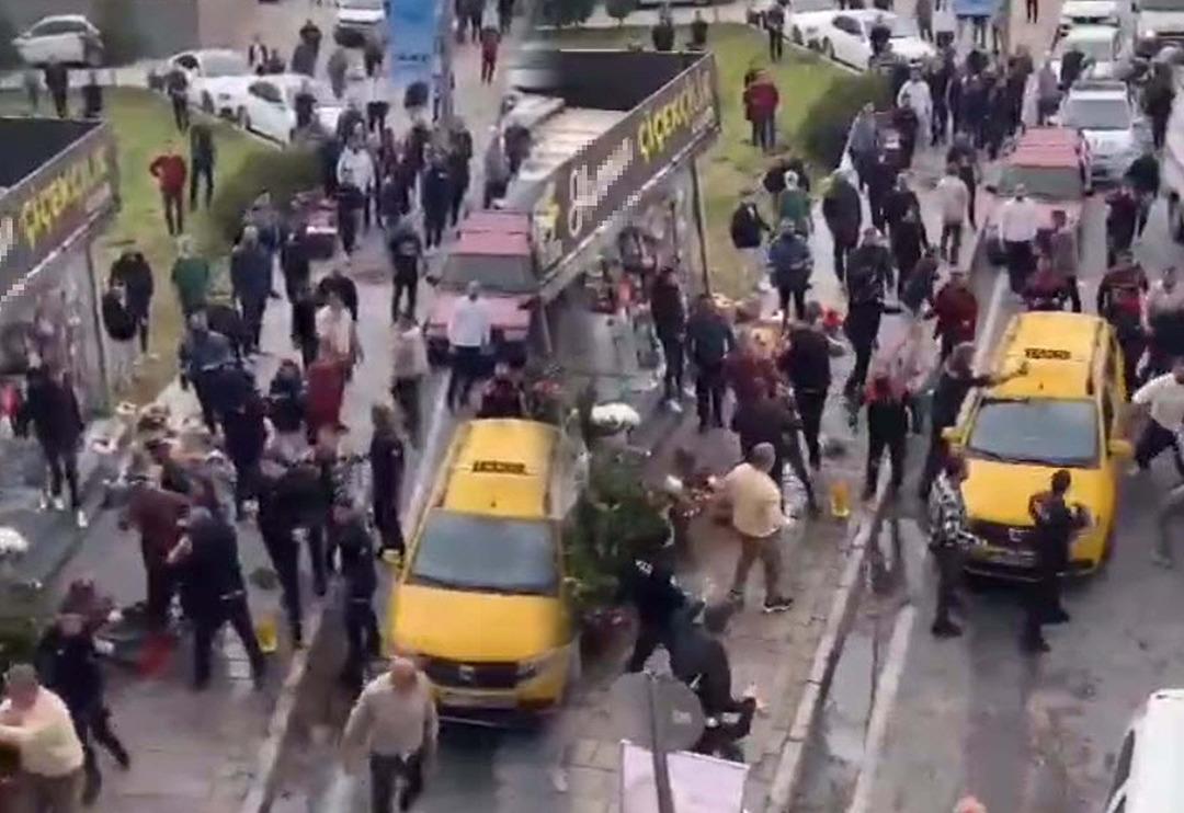 Yer: İzmir! Ortalık bir anda karıştı: &Ccedil;i&ccedil;ek&ccedil;iler de dahil oldu, yaralılar var