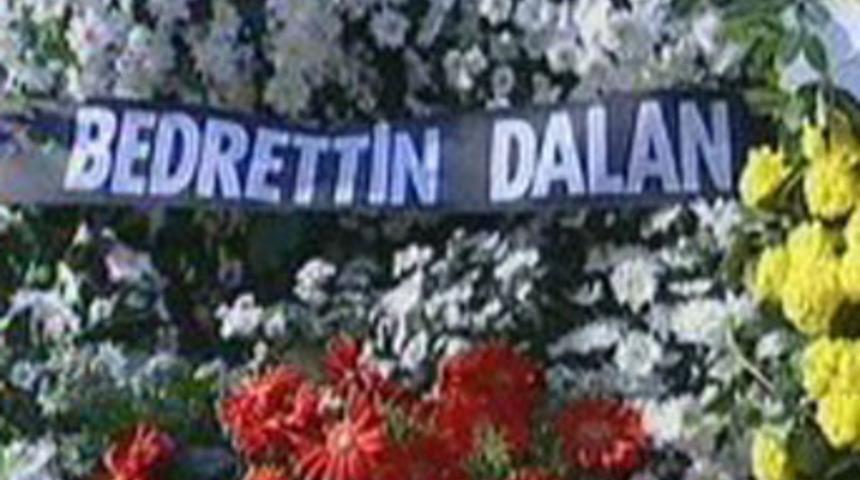 Cenazeye ilginç bir isimden çelenk