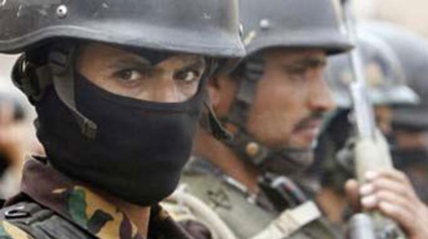 Yanlışlıkla askerlerini bombaladılar: 30 &ouml;l&uuml;