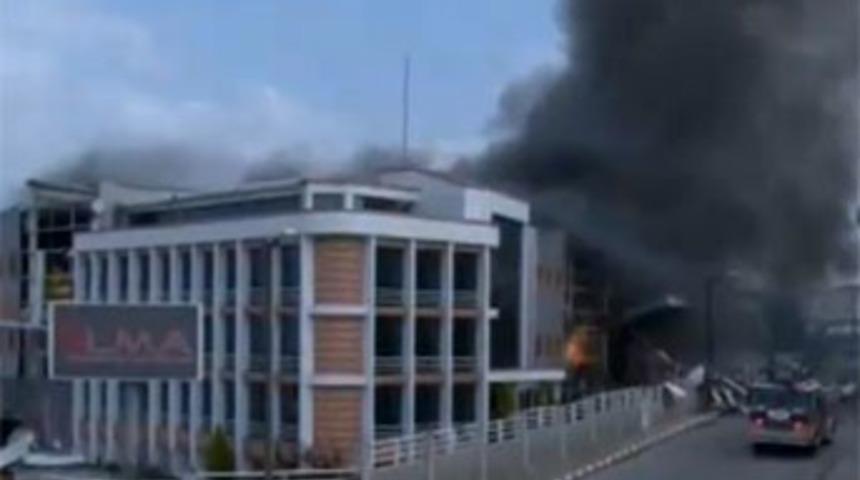 Tuzla'da boya fabrikasında yangın