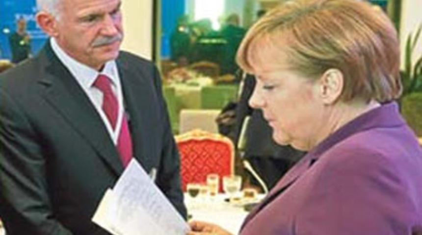 Papandreu istifa etmedi