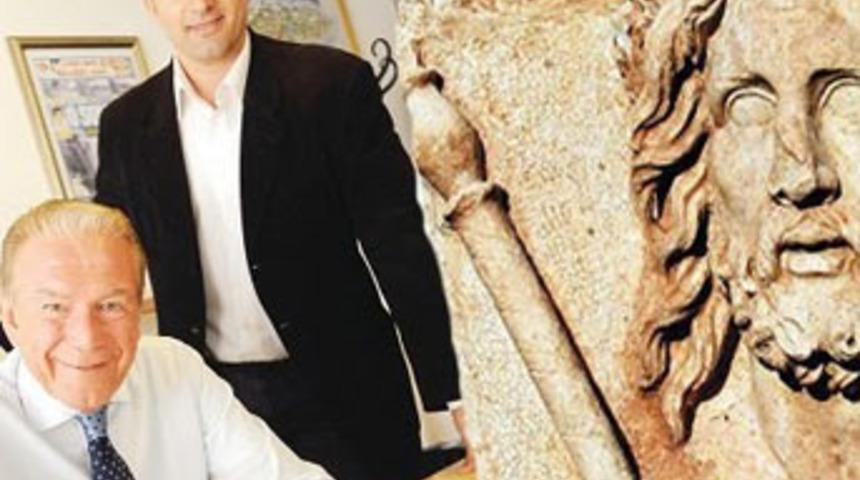 Zeus’u ‘Deyus’ yaptılar