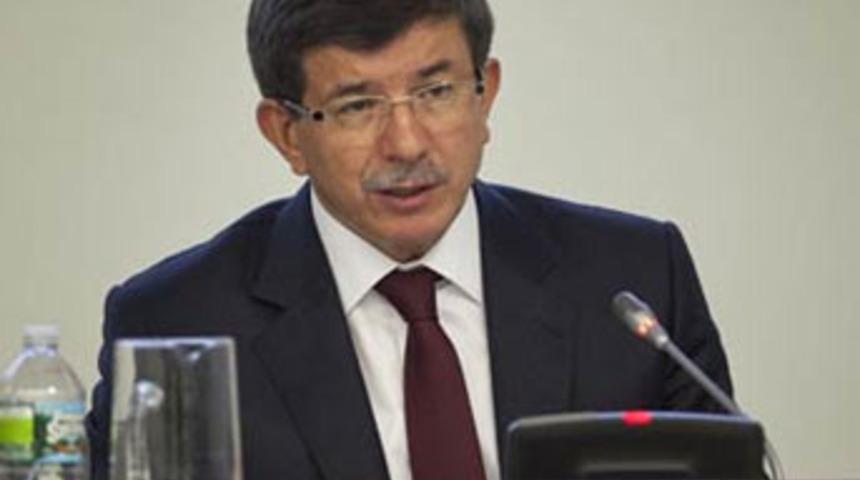 Davutoğlu salonu terk etti
