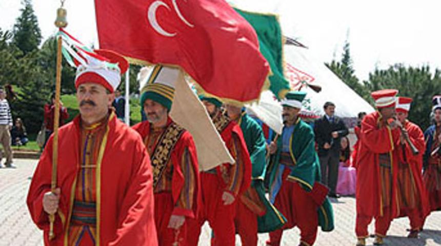 Ermeniler çizmeyi aşıyor