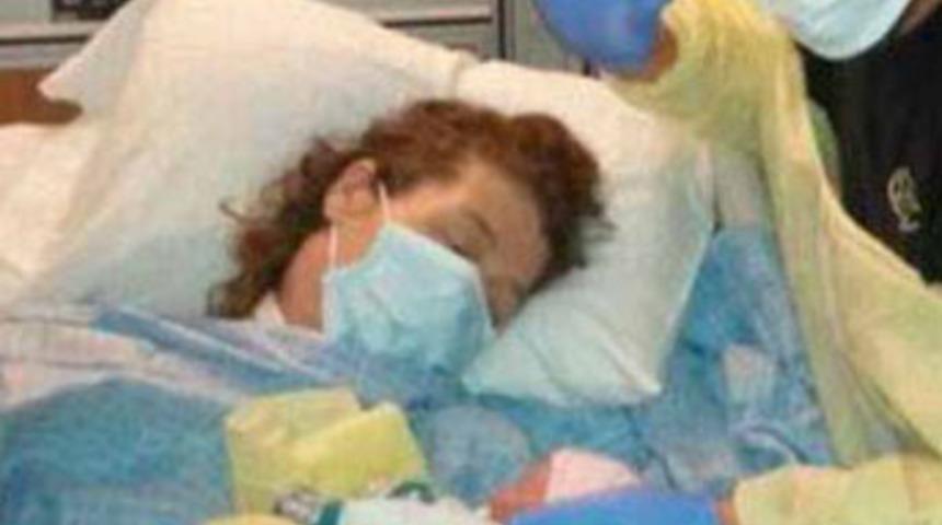 Bebeği için ölmeyi seçti