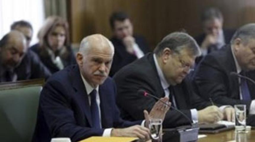 Papandreu'nun kaderi belli oldu