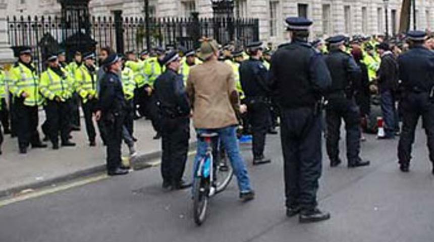 İngiliz polisinden PKK'ya b&uuml;y&uuml;k darbe