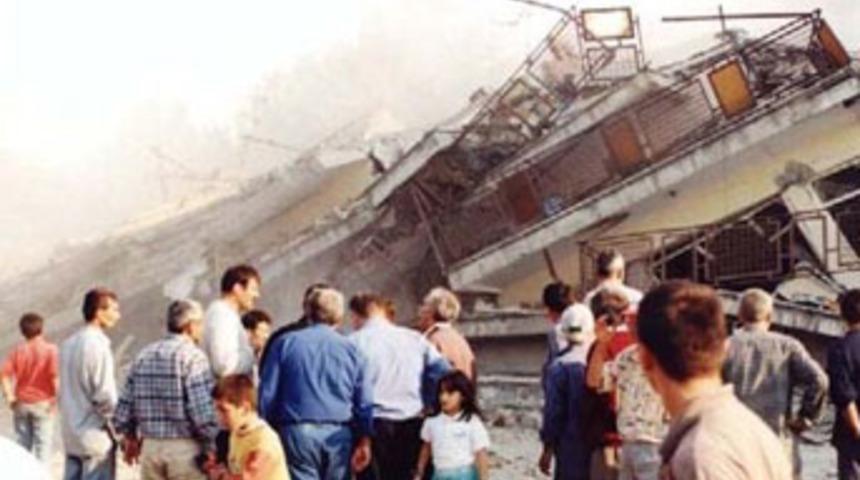 'Enkaz altındakileri biz &ouml;ld&uuml;rd&uuml;k'