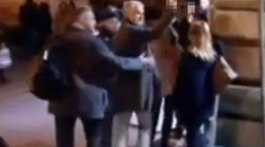 Berlusconi'yi yuhalayanlara şok hareket!