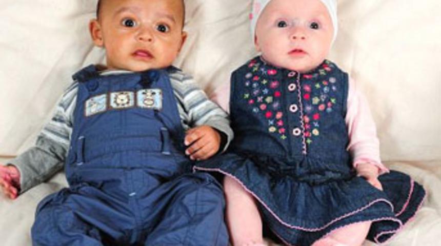 İkiz kardeşler ama farklı ırktan