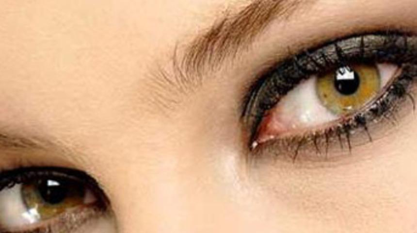 20 saniyede g&ouml;z rengi değiştiriyor