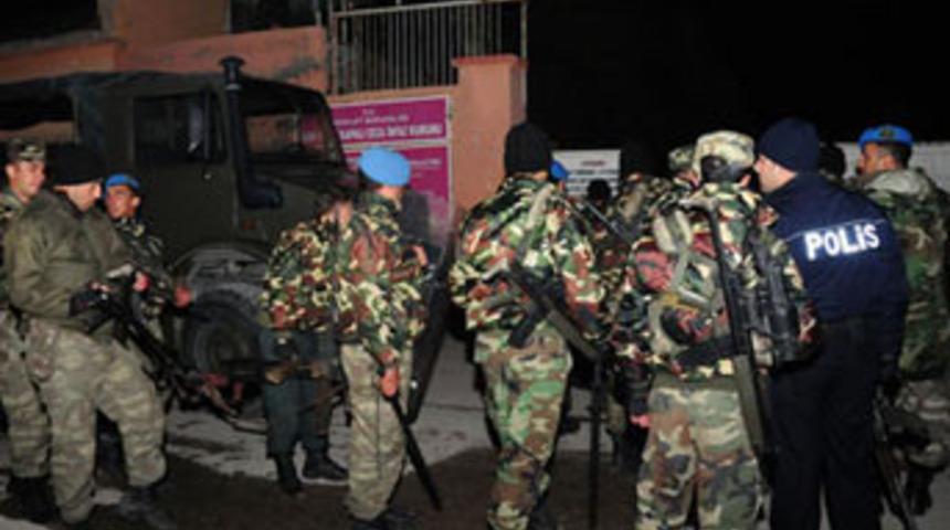 Mahkumlar depremi fırsat bildi