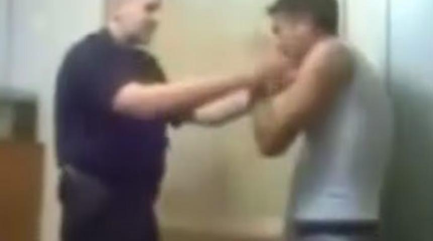 Polisin &ouml;ld&uuml;resiye dayağı kameralarda