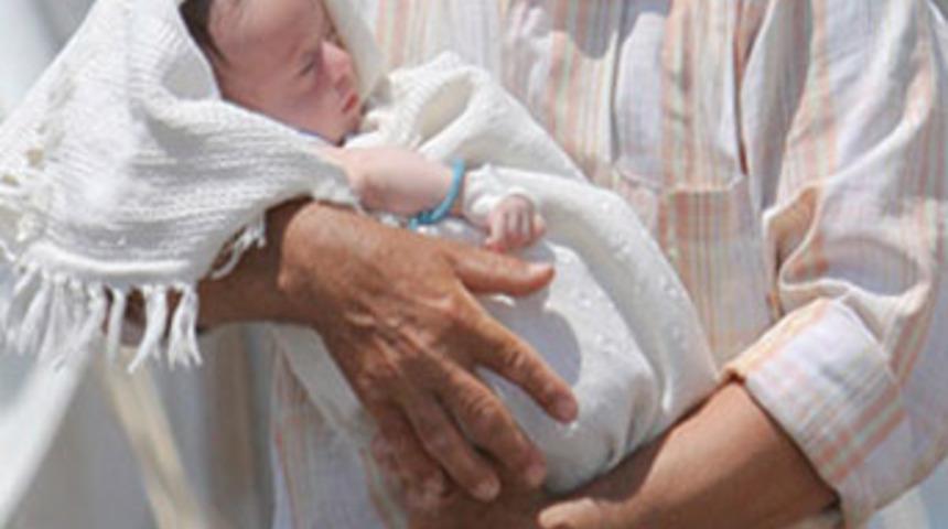 Kilise 300 bin bebeği başkasına satmış