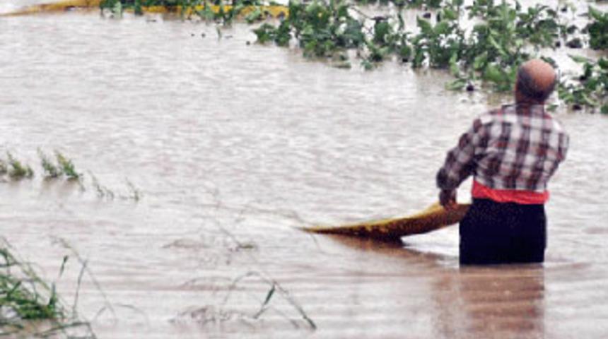 Antalya'yı yağış vurdu, sebze fiyatları u&ccedil;tu