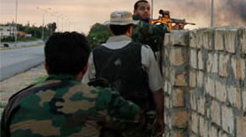 Libya'da &ccedil;atışma: 13 &ouml;l&uuml;