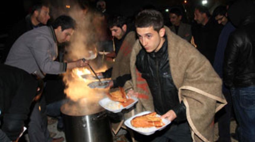 Deprem B&ouml;lgesi'ne yardım g&ouml;nderin