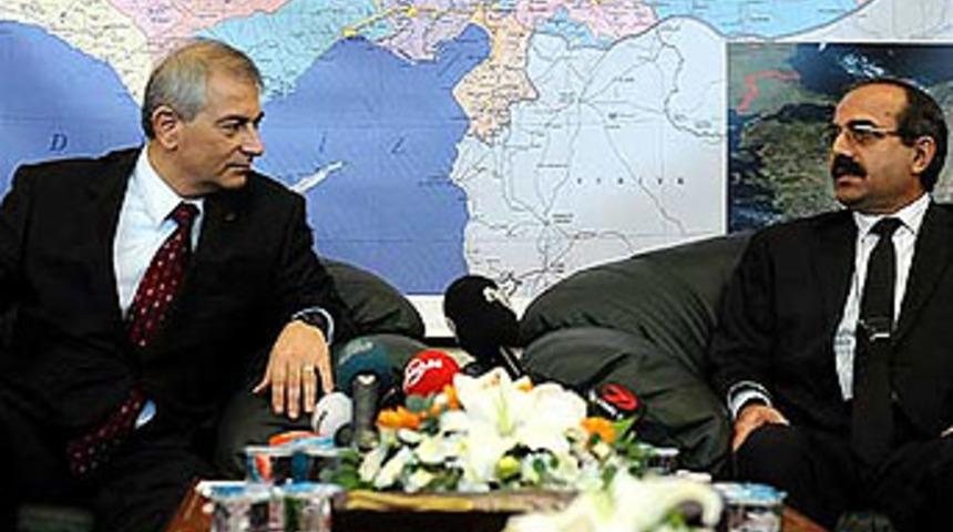 AK Parti-DSP bayramlaşmasında gerginlik