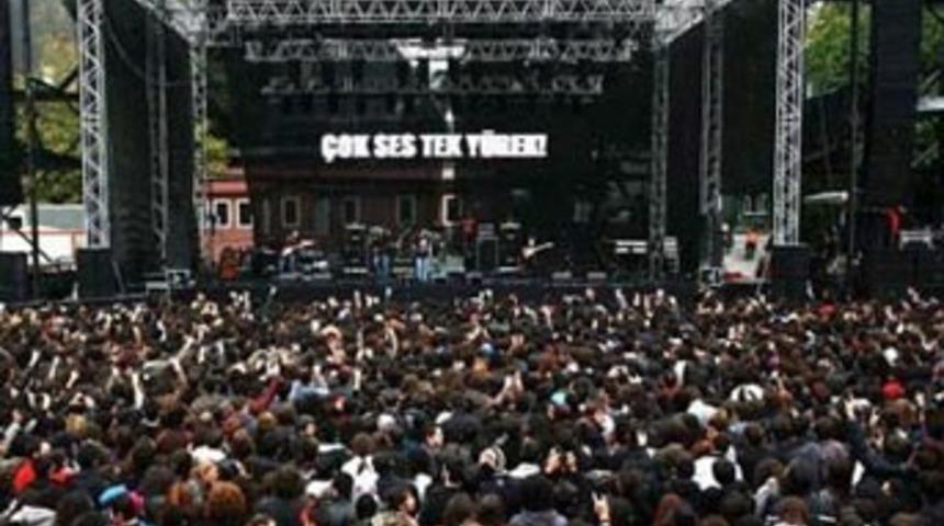 Van i&ccedil;in sahneye &ccedil;ıktılar