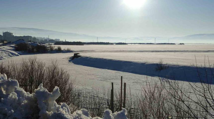 Ardahan eksi 7 derece ile buz tuttu