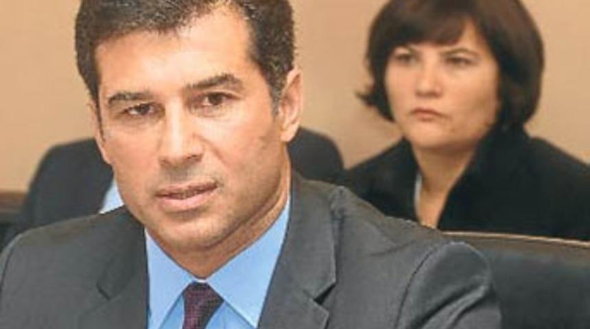 Bakanın da Rum pasaportu var