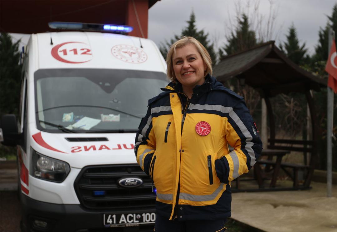 Evde anne, yollarda usta ambulans şof&ouml;r&uuml;! 'İlham kaynağım vin&ccedil; operat&ouml;r&uuml; olan annemdi'