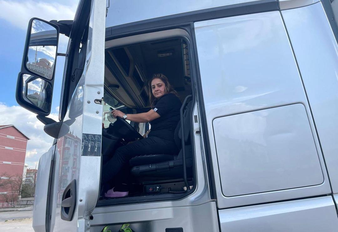 Pandemide mesleğini bırakmak zorunda kaldı, ehliyet alıp bu işe başladı! 'İğne deliğinden ge&ccedil;erim' Tek bir derdi var...