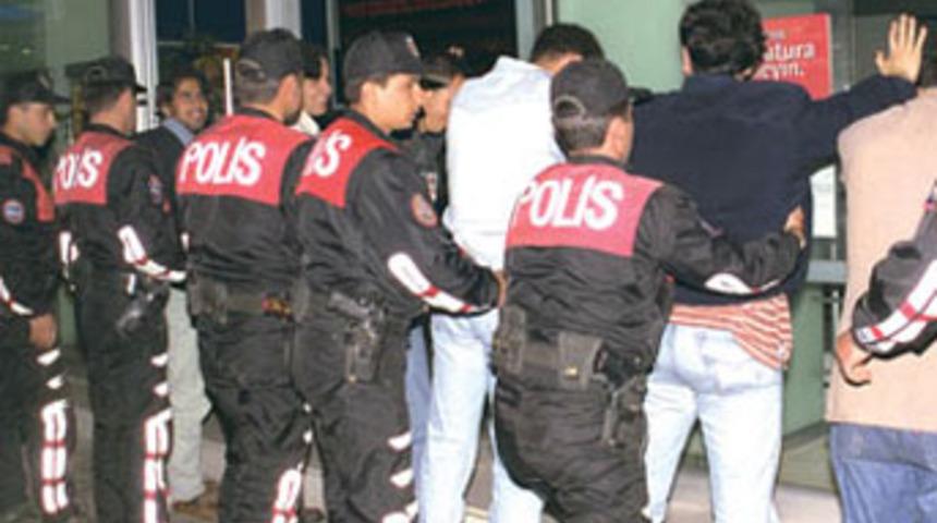 Haksız arama yapan polise k&ouml;t&uuml; haber