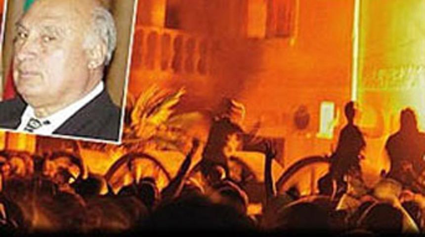 T&uuml;rkler'i bir bir bı&ccedil;aktan ge&ccedil;irelim