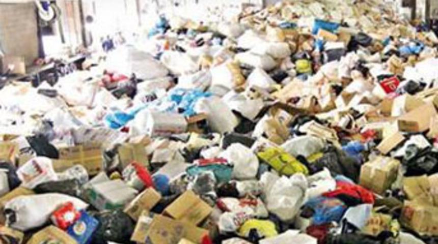 Yardım dolu y&uuml;zlerce TIR bekletiliyor