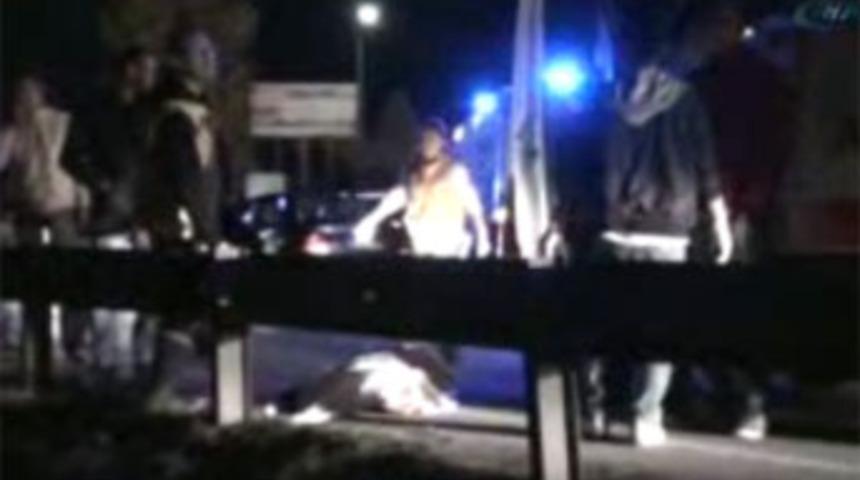 Genç kızları otomobil ezdi