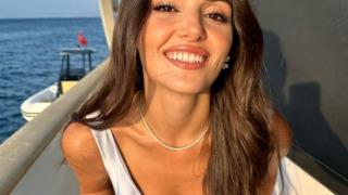 Mumbai'ye gitti... 69 bin TL'lik kombini sosyal medyayı ikiye böldü! Kimi beğendi kimi çirkin buldu