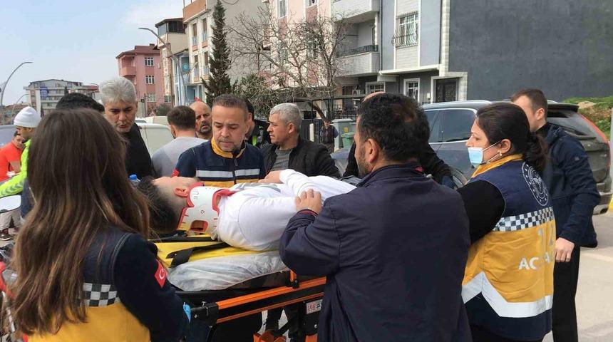 Hafif ticari araç ile çarpışan motosikletin sürücüsü yaralandı