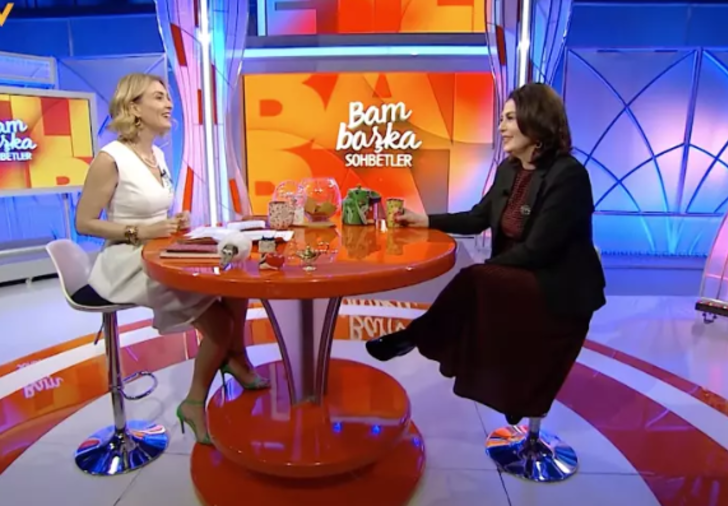 Ceyda Düvenci Yan Oda'nın yıldızı Nazan Kesal'ı konuk etti! 'Kapı kapı gezmek zorunda kalmazsın' deyince... Sosyal medya ayağa kalktı G1