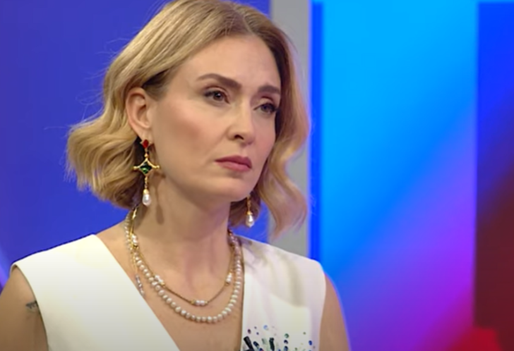 Ceyda Düvenci Yan Oda'nın yıldızı Nazan Kesal'ı konuk etti! 'Kapı kapı gezmek zorunda kalmazsın' deyince... Sosyal medya ayağa kalktı G4