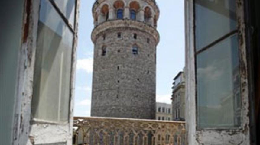 Sahneden &ccedil;ıkıyorlar