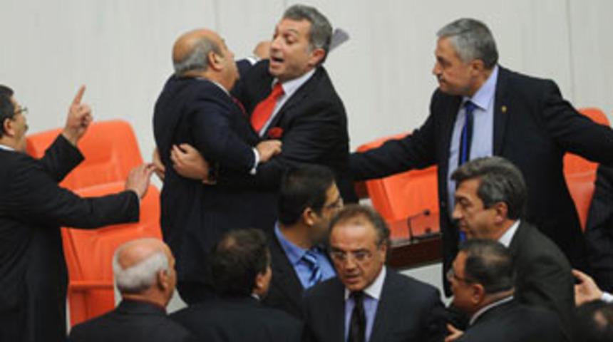 Bakan KCK'yı anlattı, Meclis karıştı