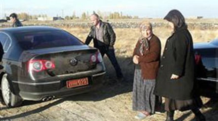 Meclis aracıyla PKK'lıların mezarına ziyaret