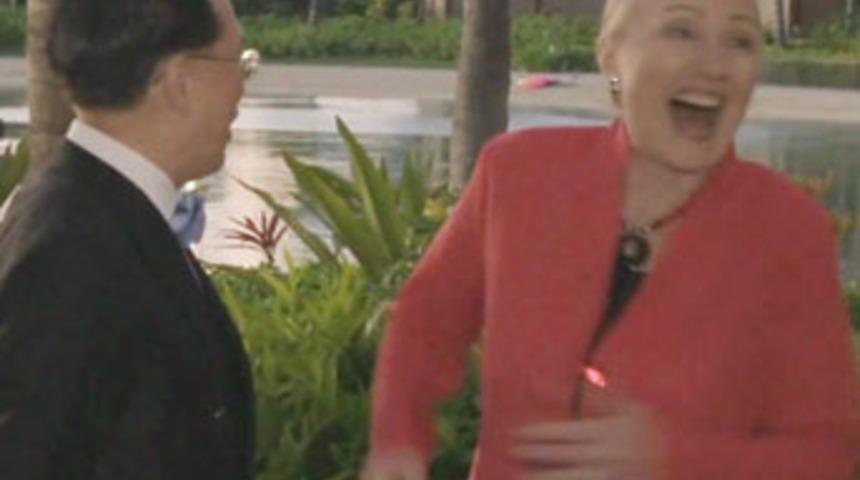 Hillary Clinton'a &ccedil;ıplak adam s&uuml;rprizi