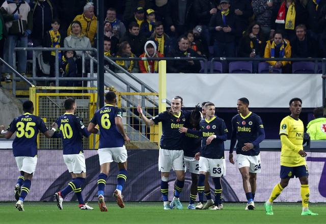 Fenerbahçe, UEFA Konferans Ligi'nde Union Saint-Gilloise'yi 3-0 mağlup ederek turun kapısını araladı!