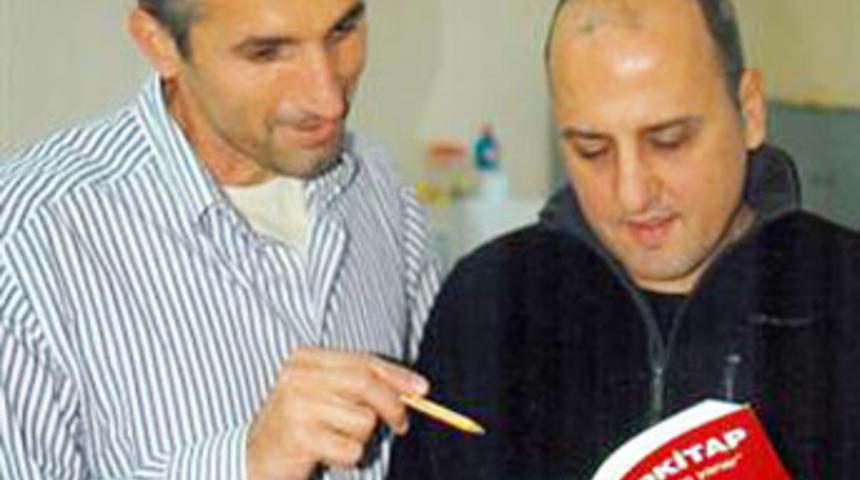 O kitap da cezaevinde