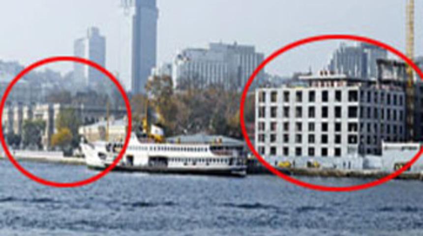 Dolmabahçe Sarayı'nın duvarı çatladı