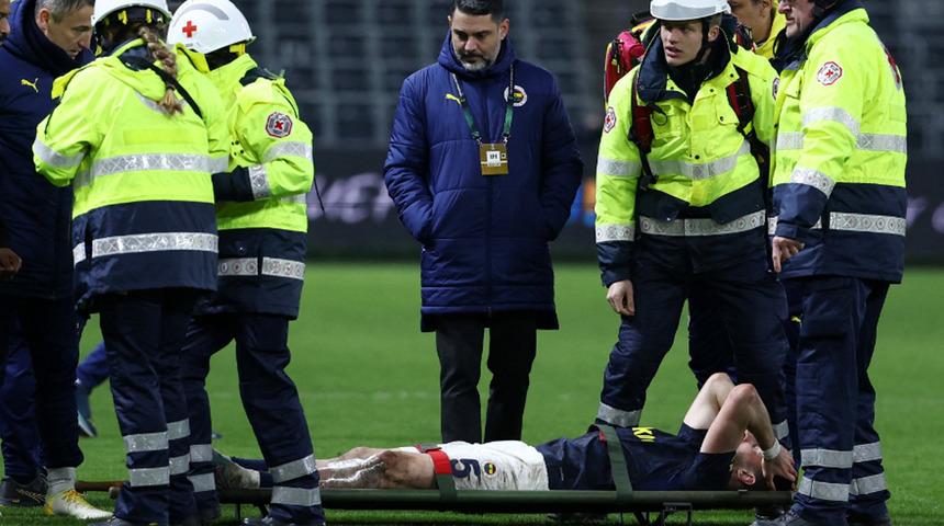Fenerbahçe'de korkutan sakatlık! İsmail Yüksek, maçın son düdüğünün ardından kendini yere bıraktı