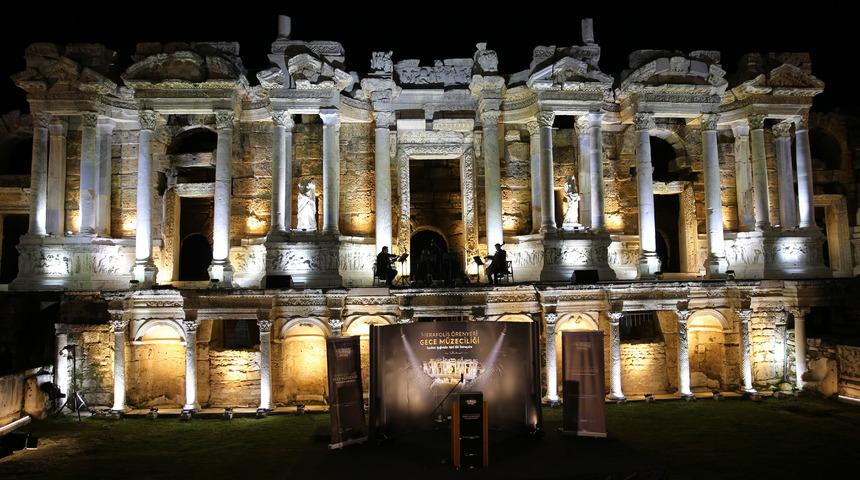 Denizli Hierapolis ören yerinde gece müzeciliğinin tanıtımı yapıldı