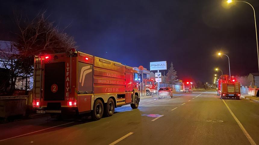 Kayseri'de mobilya fabrikasında çıkan yangın söndürüldü
