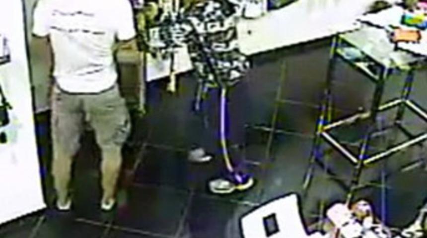 Alışveriş yapan adamı b&ouml;yle vurdu