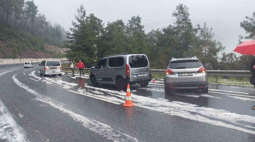 Marmaris’te yağışlar kazaları da beraberinde getirdi