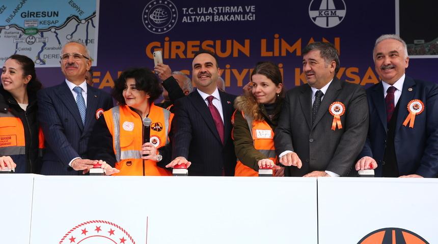 Bakanlar Kacır ve Uraloğlu, Giresun Liman Farklı Seviyeli Kavşağı Temel Atma Töreni'ne katıldı: